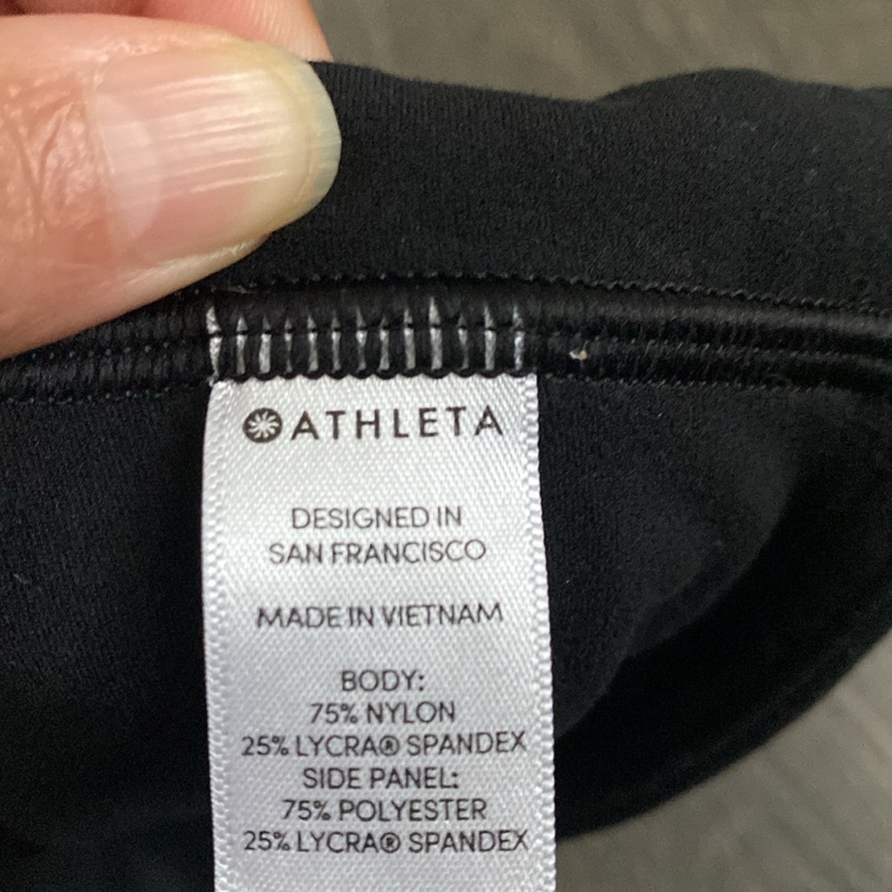Athleta Elation Scallop Capri Leggings Women’s Medium Black White Yoga - Picture 11 of 11